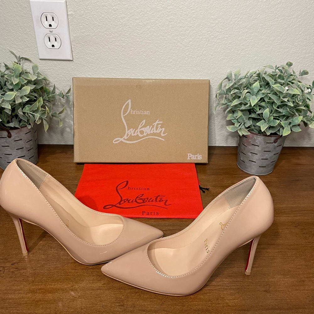 Christian Louboutin heels, 10 cm height in tan patent leather.